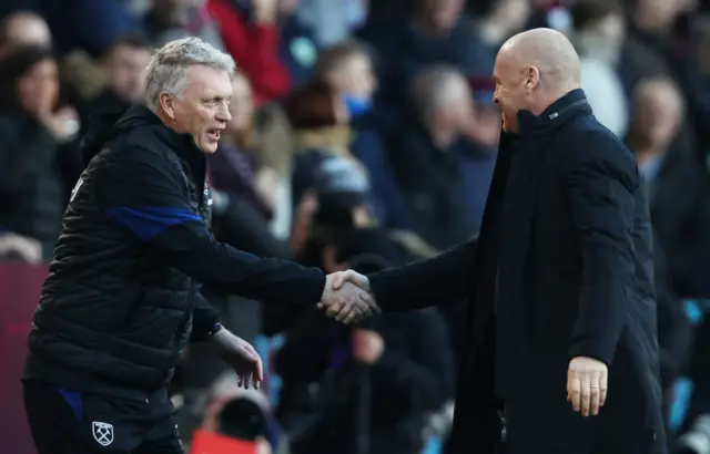 David Moyes shaking hands with Sean Dyche