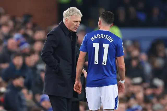 David Moyes speaks to Jack Harrison