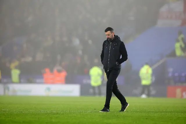 Leicester City Manager Ruud van Nistelrooy walks off