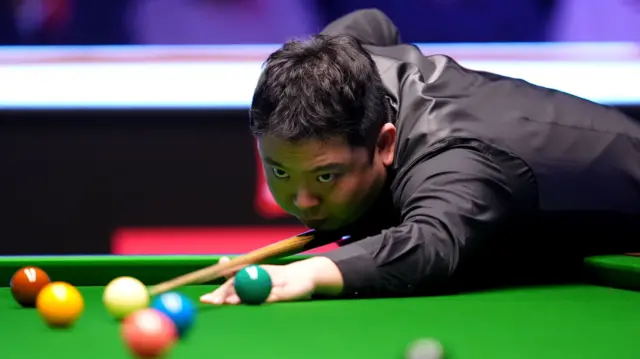 Zhang Anda pots a ball