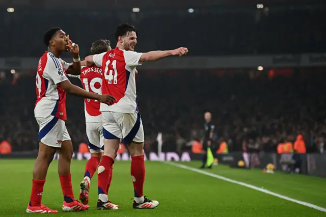 Leandro Trossard (C) celebrates with teammates