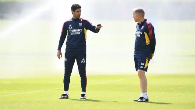 Arsenal manager Mikel Arteta with 1st team coach Steve Round