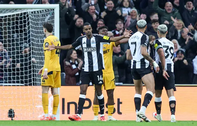 Newcastle United's Alexander Isak celebrates scoring his side's second goal