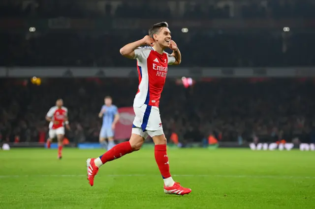 Leandro Trossard of Arsenal celebrates