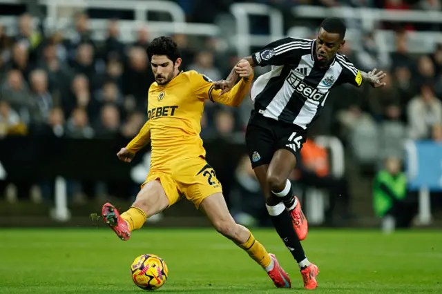 Goncalo Guedes of Wolverhampton Wanderers and Alexander Isak