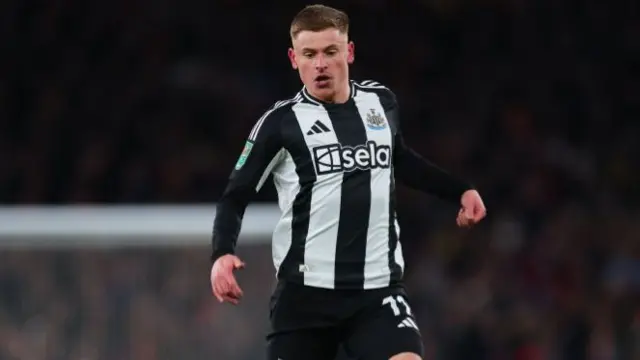 Harvey Barnes playing for Newcastle