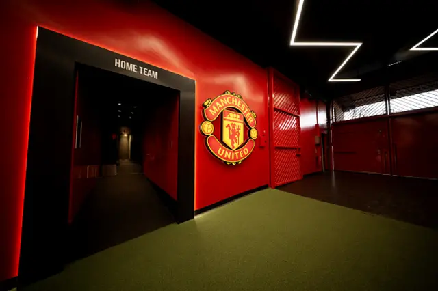 Man Utd tunnel