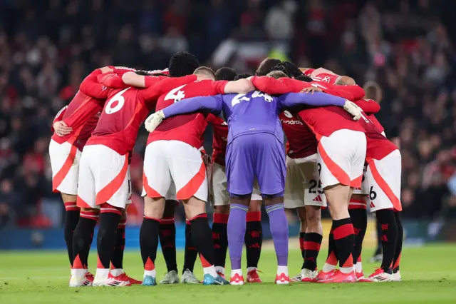 Manchester United players huddle