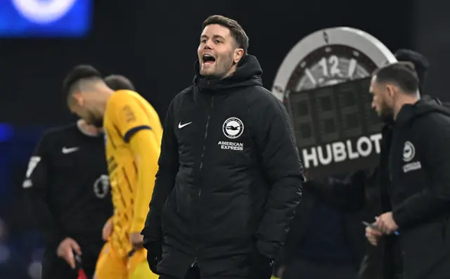 Fabian Hurzeler shouts from the touchline