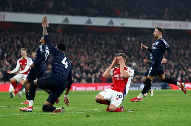 Leandro Trossard of Arsenal reacts