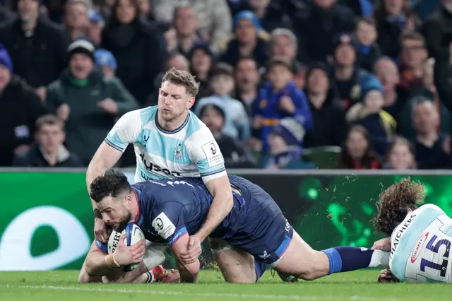 Robbie Henshaw scores