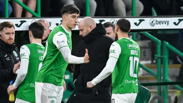 Hibernian's Kieron Bowie (L) is substituted on for Martin Boyle during a Scottish Gas Men's Scottish Cup Fourth Round match between Hibernian and Clydebank at Easter Road, on January 18, 2025, in Edinburgh, Scotland. (Photo by Rob Casey / SNS Group)