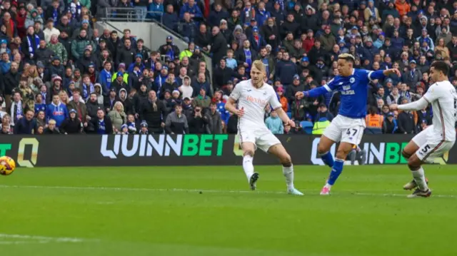 Callum Robinson scores for Cardiff