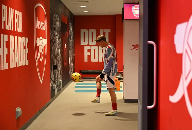 Martin Odegaard of Arsenal warms up