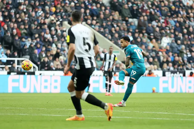 Justin Kluivert of AFC Bournemouth score