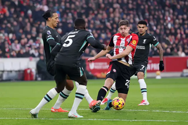 Vitaly Janelt of Brentford is challenged by Virgil van Dijk and Ibrahima Konate