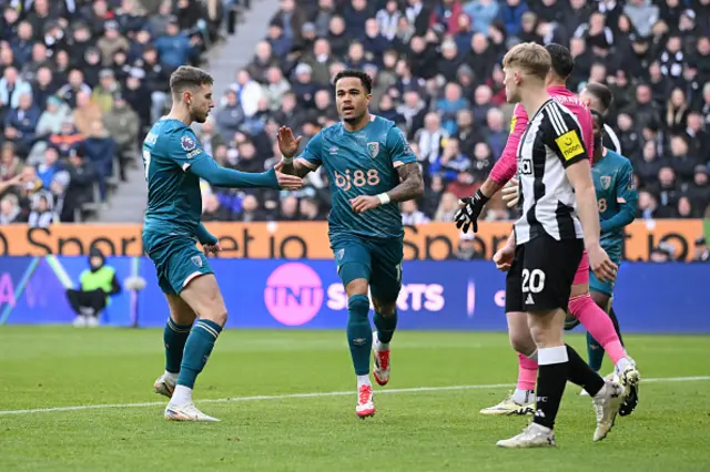 Justin Kluivert celebrates