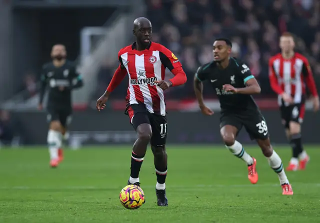 Yoane Wissa of Brentford runs with the ball