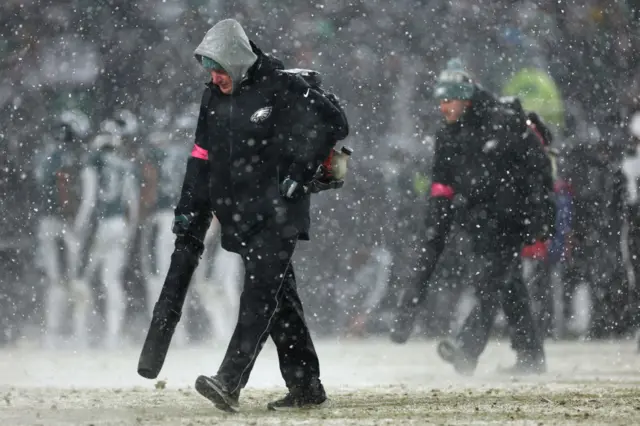 Snow blowers between quarters