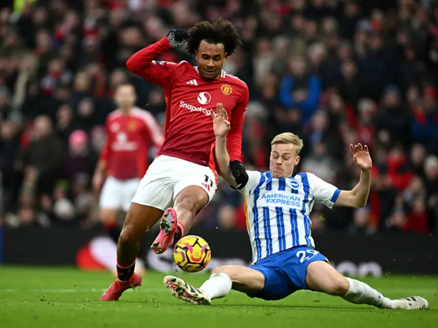 Joshua Zirkzee of Manchester United is challenged by Jan Paul van Hecke