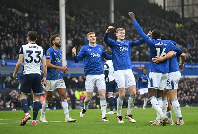 Players of Everton celebrate