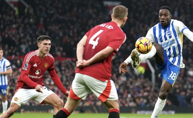 Brighton and Hove Albion's Danny Welbeck (right) in action