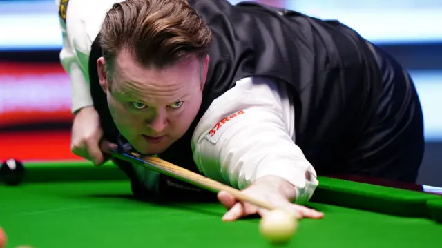 Shaun Murphy plays a shot