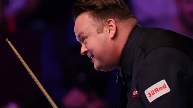 Shaun Murphy reacts to a wasp