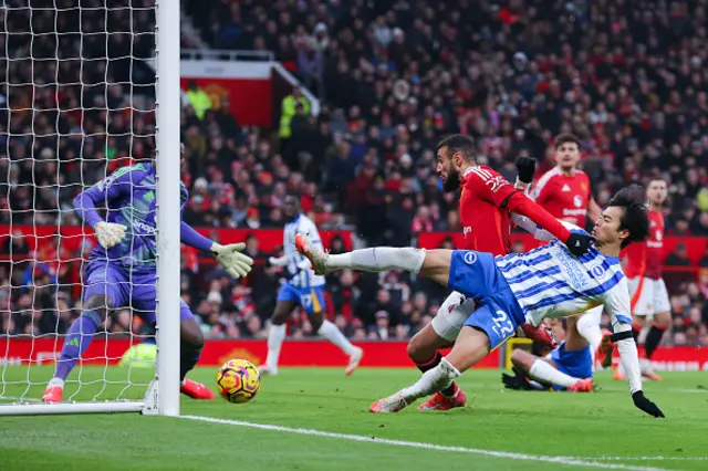 Kaoru Mitoma of Brighton and Hove Albion scores