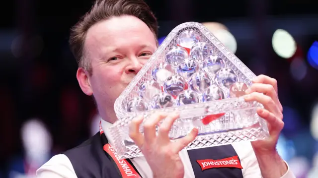 Shaun Murphy holds the Masters trophy