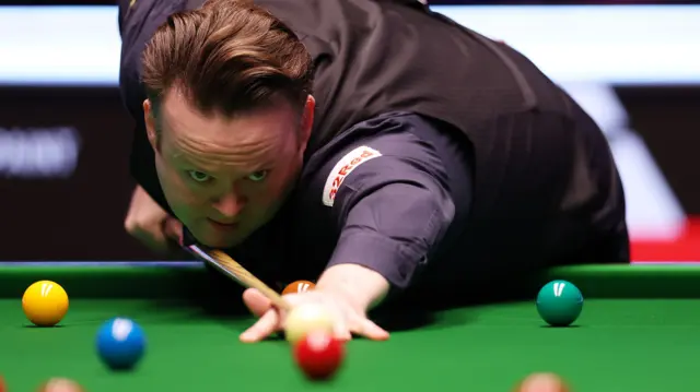 Shaun Murphy plays a shot