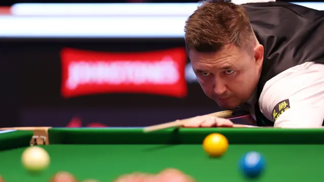 Kyren Wilson plays a shot