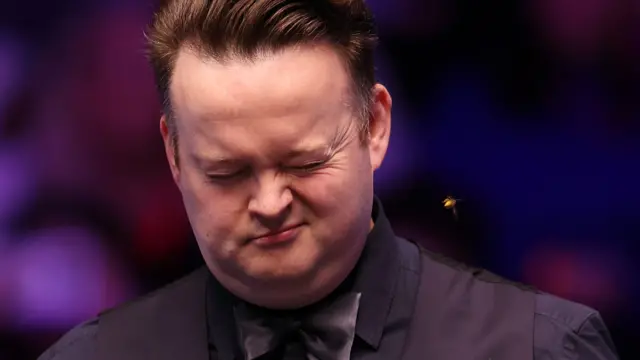 Shaun Murphy reacts to a wasp