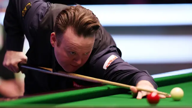 Shaun Murphy plays a shot