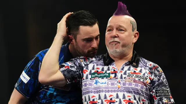 Peter Wright consoles Luke Humphries