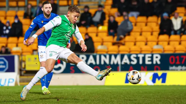 Dwight Gayle scores for Hibernian against St Johnstone