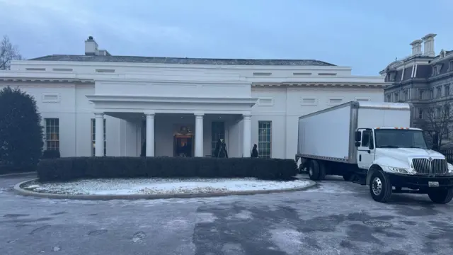 Move-in truck at the West Wing of the White House