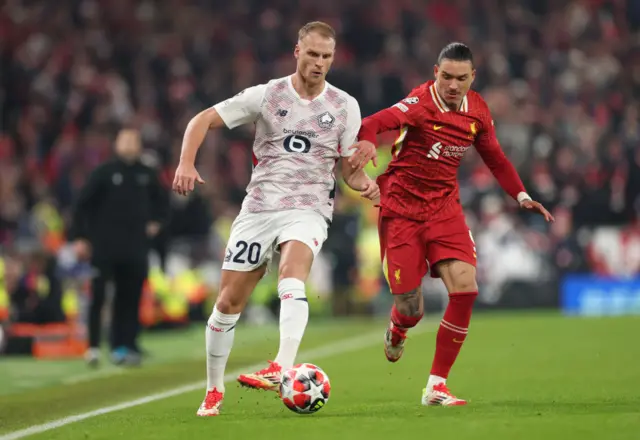 Mitchel Bakker of LOSC Lille runs for the ball under pressure from Darwin Nunez of Liverpool