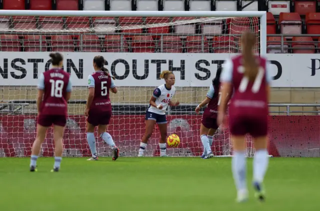 Gunning-Williams celebrates Tottenham's late winner against West Ham