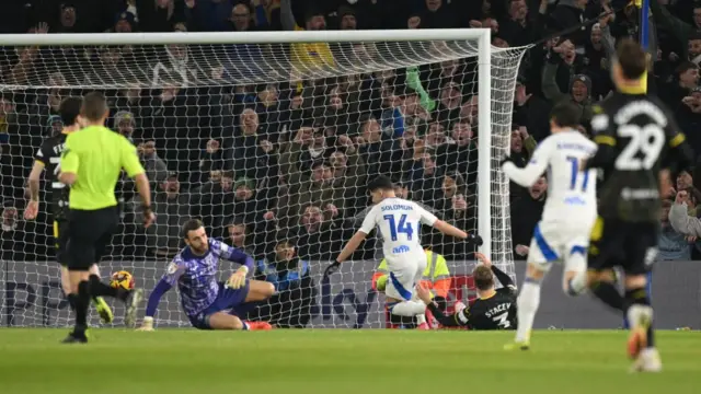 Manor Solomon scores for Leeds