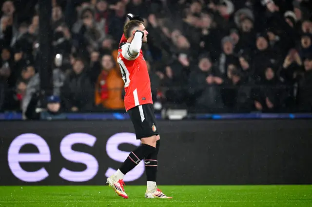 Santiago Gimenez celebrates