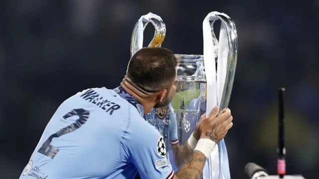 Kyle Walker kisses Champions League trophy