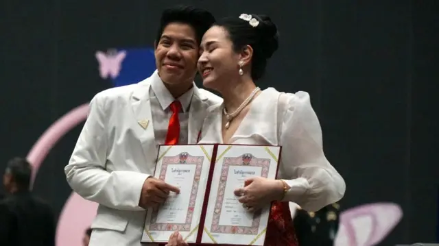 The first couple to register their union at Siam Paragon mall