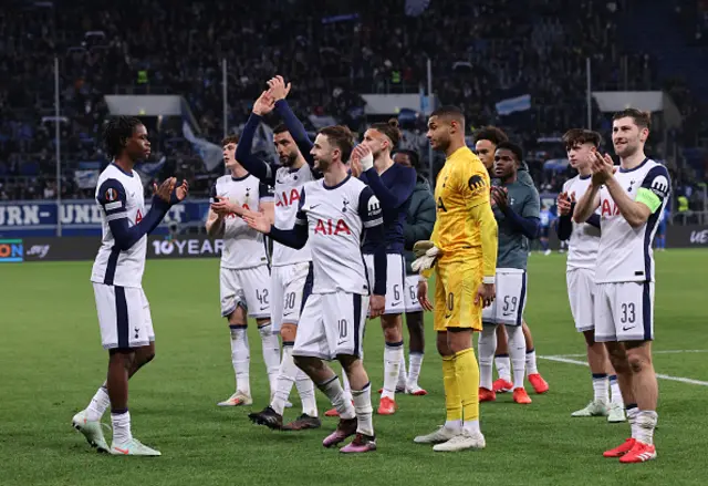 Tottenham Hotspur players acknowledge the fans