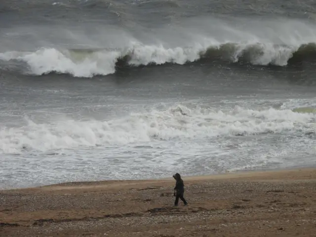 Storm Éowyn; approaching high tide at Roker Beach, Sunderland