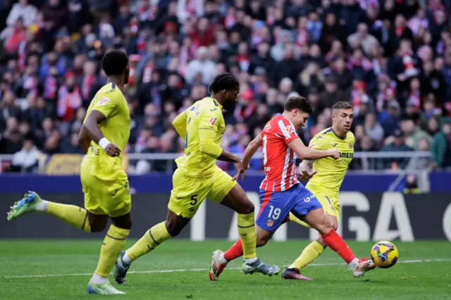 Julian Alvarez shoots against Villarreal