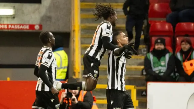 St Mirren celebrate making it 3-0