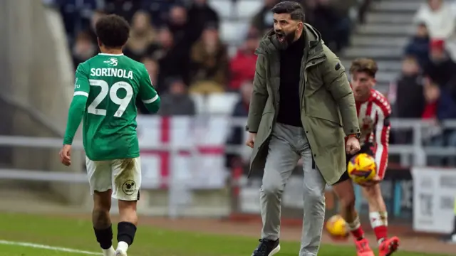 Miron Muslic shouts on the touchline