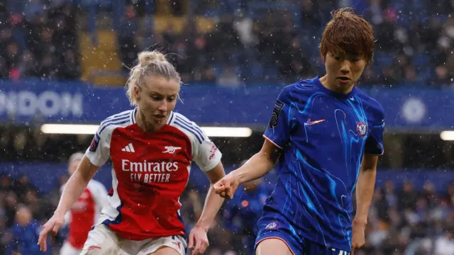 Arsenal's Leah Williamson in action with Chelsea's Maika Hamano