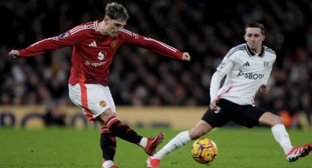 Manchester United's Alejandro Garnacho (left) and Fulham's Timothy Castagne (right) battle for the ball